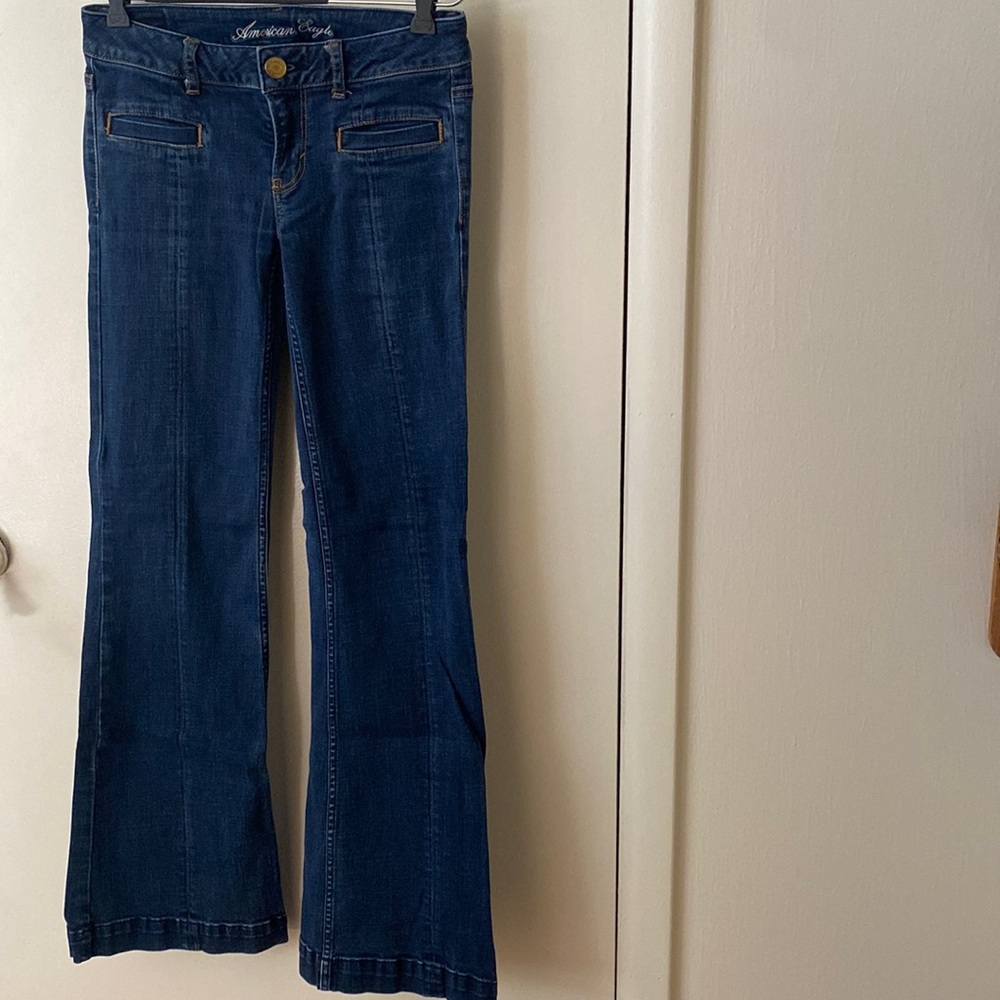 American Eagle low rise stretch bells 4 long